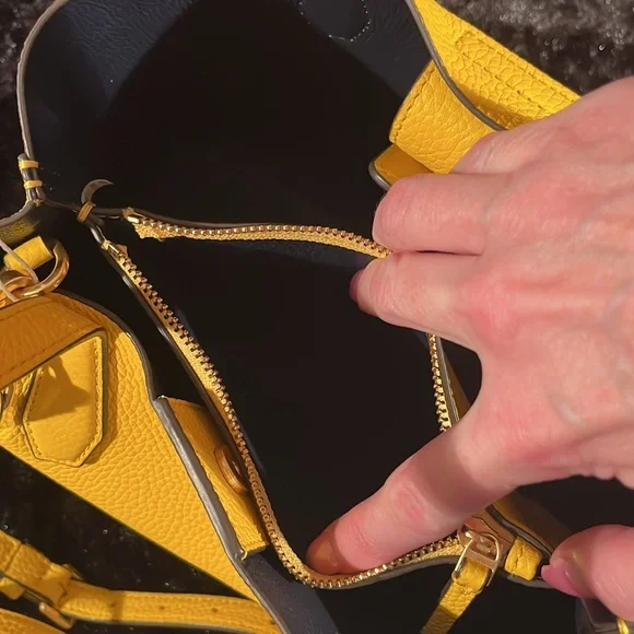 NWT Tory Burch Blake Tote - Picture 8 of 8